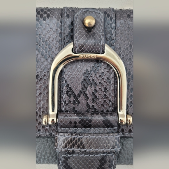 GUCCI GRAY PYTHON GREENWICH CLUTCH WITH SHOULDER STRAP - Picture 2 of 15